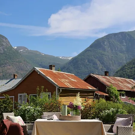 Veslegarden * Lærdalsøyri