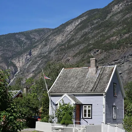Holiday home Veslegarden Laerdalsoyri